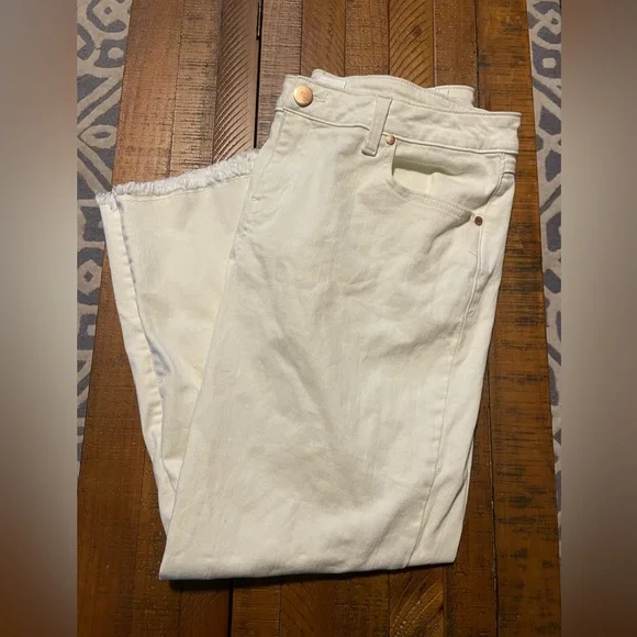 1822 Denim Off-White Frayed Hem Jeans - Picture 2 of 4